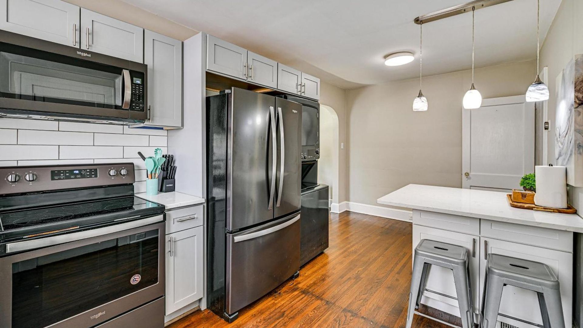 Duplex Close To Uptown And Sports *