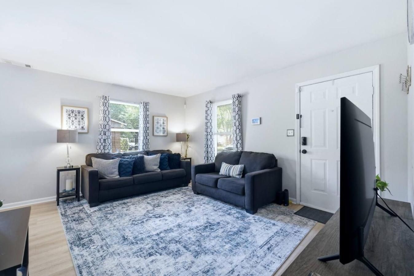 Uptown 3br Oasis - Ice Bath, Firepit, Private Yard *