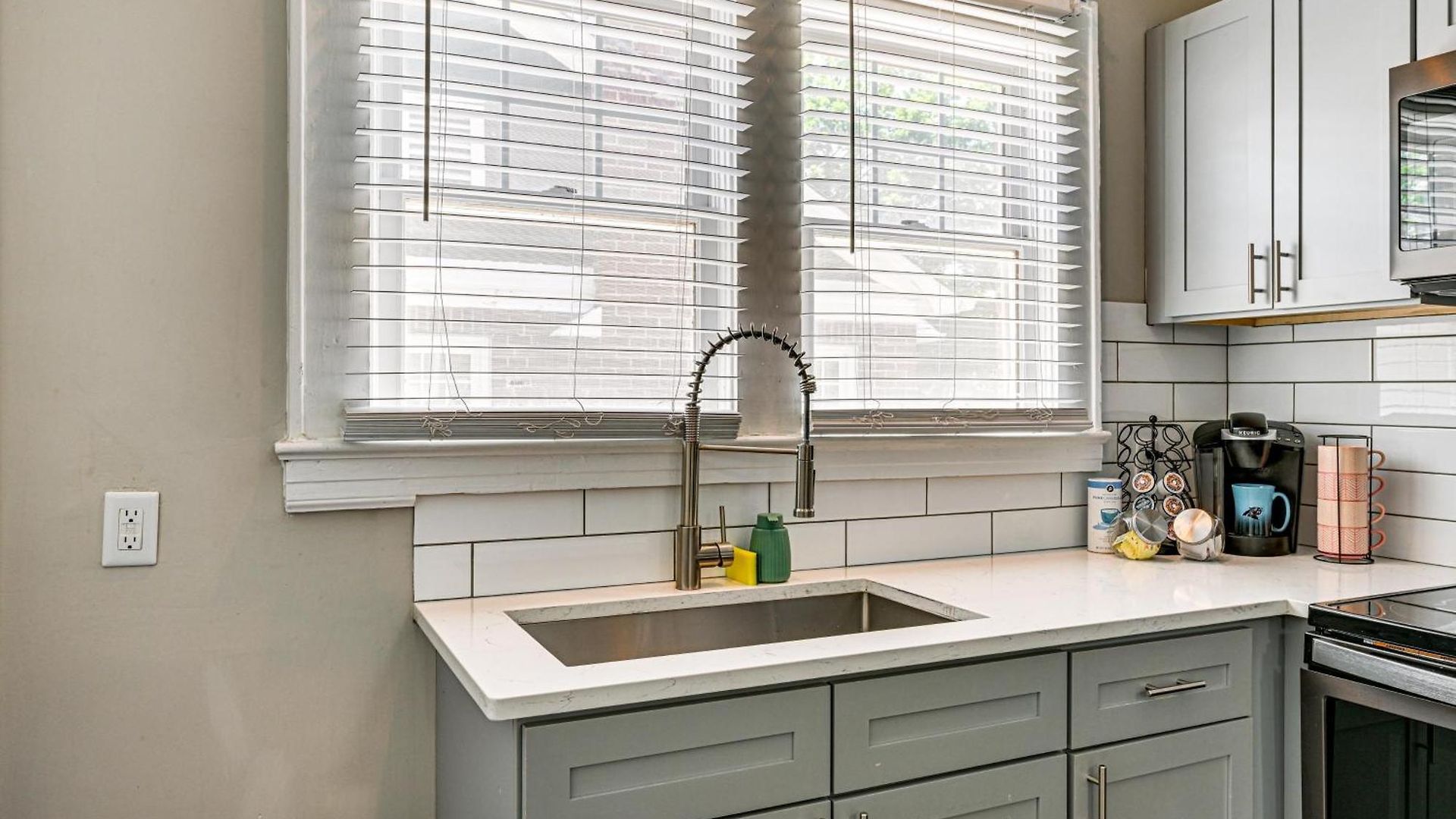 Duplex Close To Uptown And Sports Holiday home