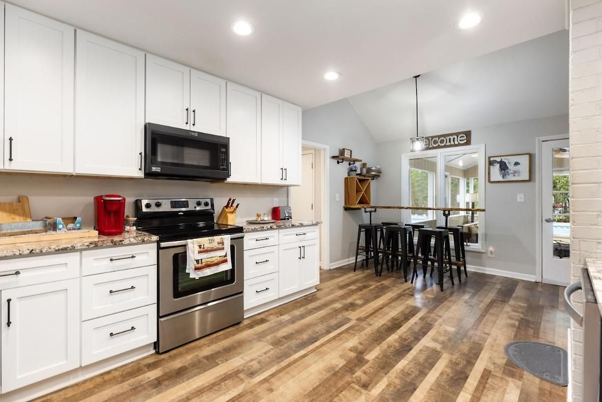 Poolside Paradise In The Heart Of Holiday home Charlotte