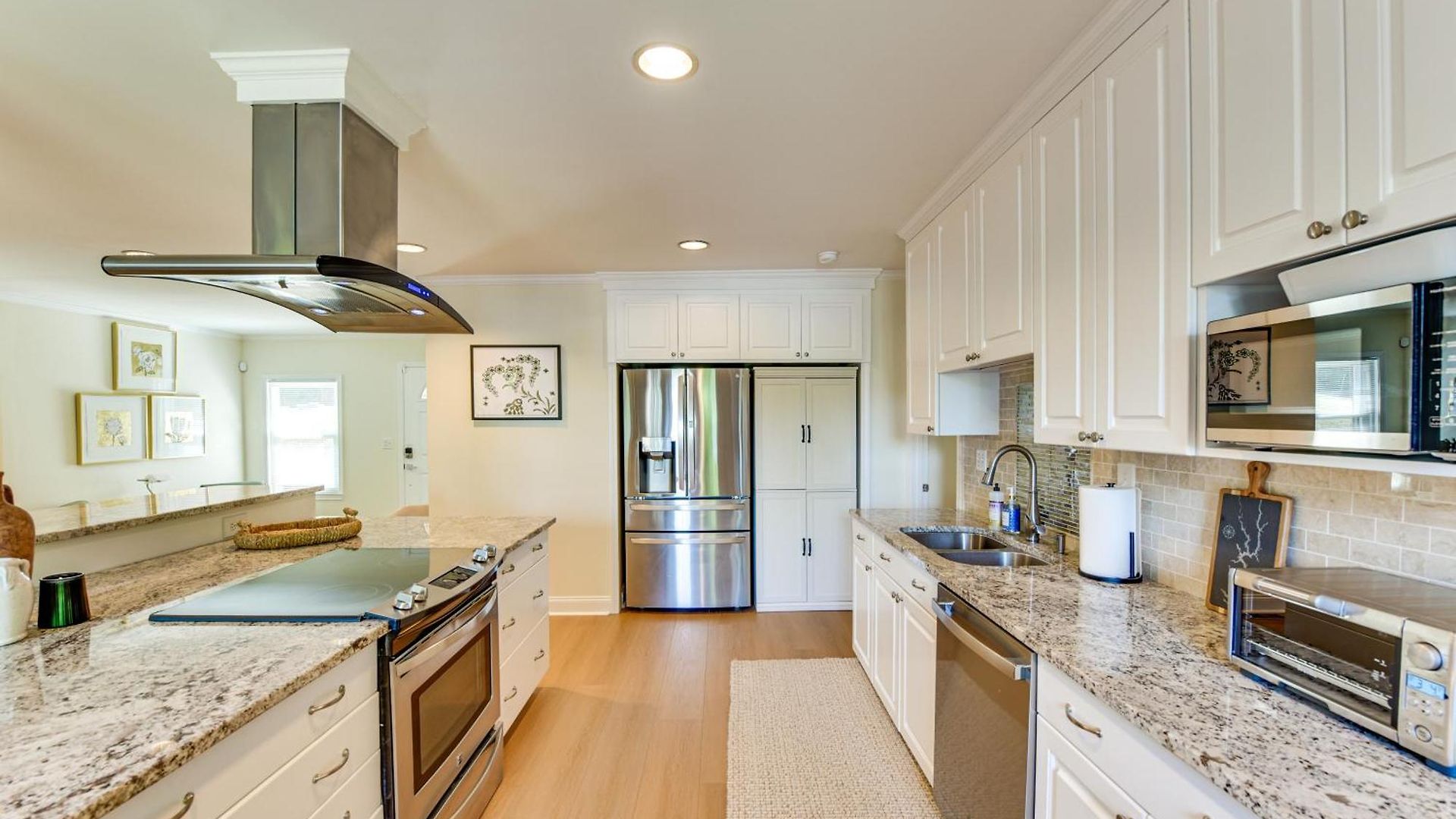 Hot Tub, Dock, Game Room! Stunning Wylie Holiday home Charlotte
