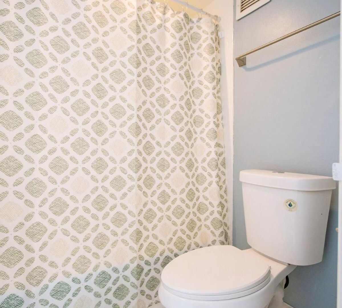 Near Uptown & Minutes To Hospital, Free Wi-fi, Coffee & Gym Holiday home