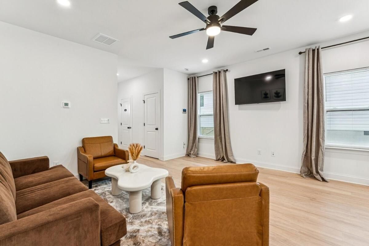 Southern Two Towns Large Group Holiday home Charlotte
