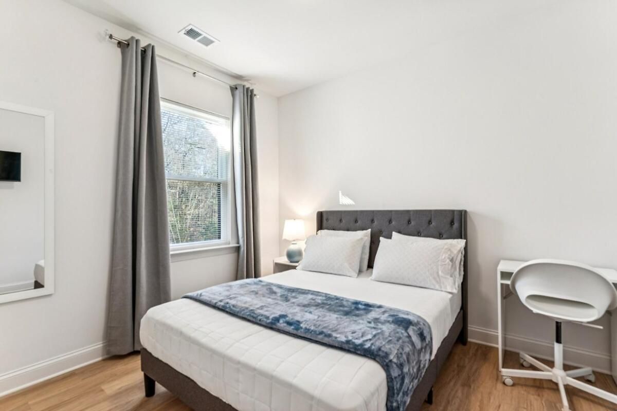 Elegant Near Uptown, Airport & Stadium Holiday home