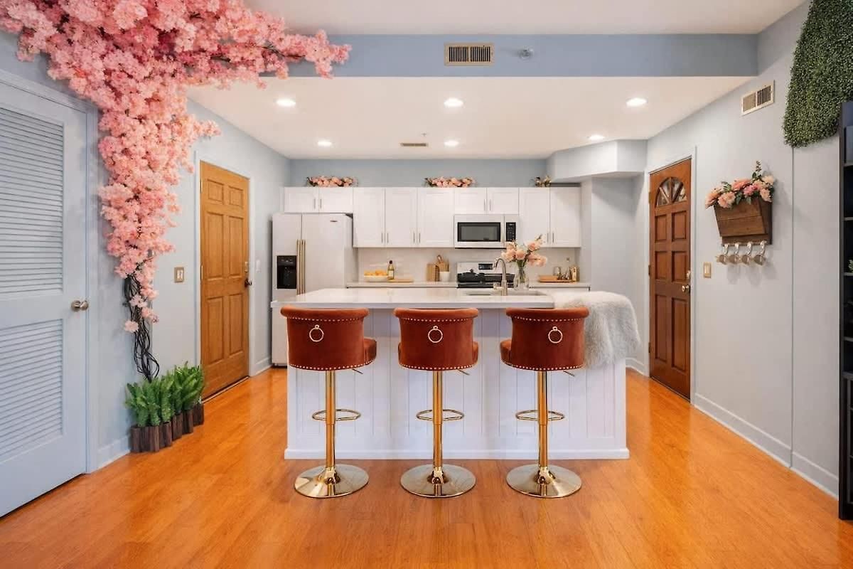 Alice & Wonderland Wellness Themed Uptown Spot Holiday home Charlotte