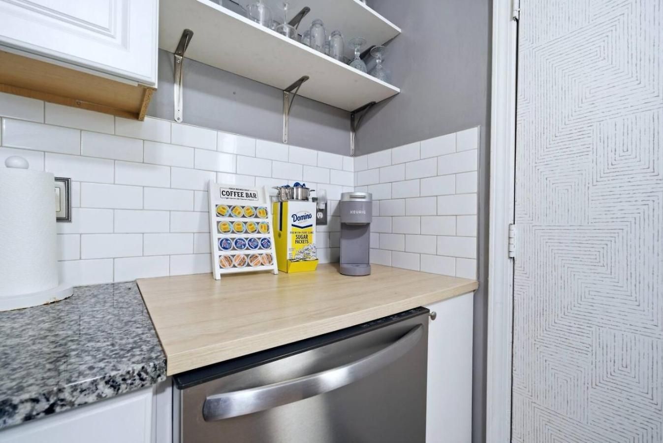 Uptown 3br Oasis - Ice Bath, Firepit, Private Yard Holiday home