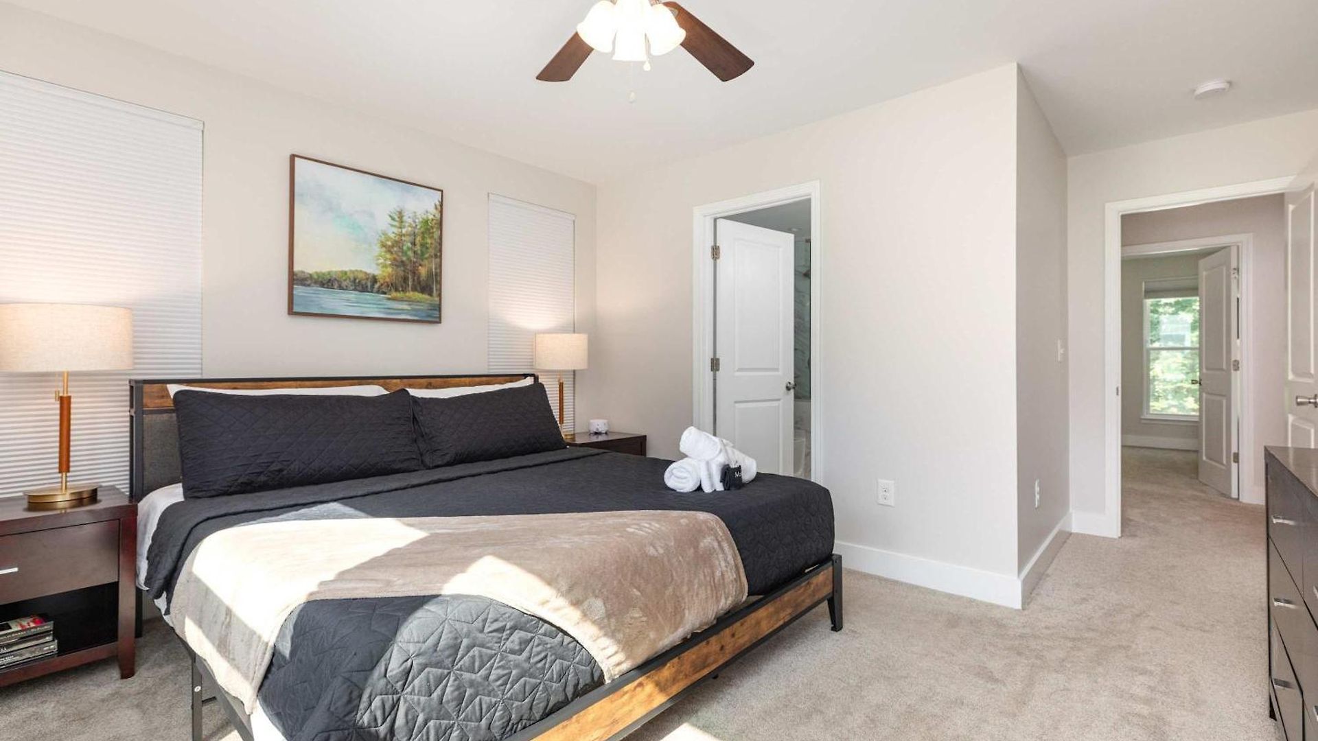 Holiday home New Listing! Sleeps 11 - Fenced In Backyard *