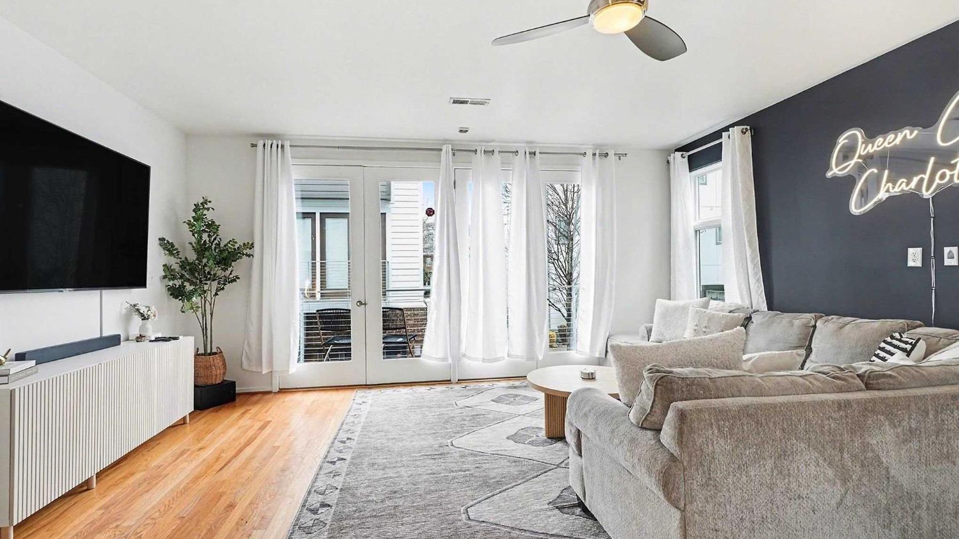 New! Minutes To Uptown Clt W King Holiday home *