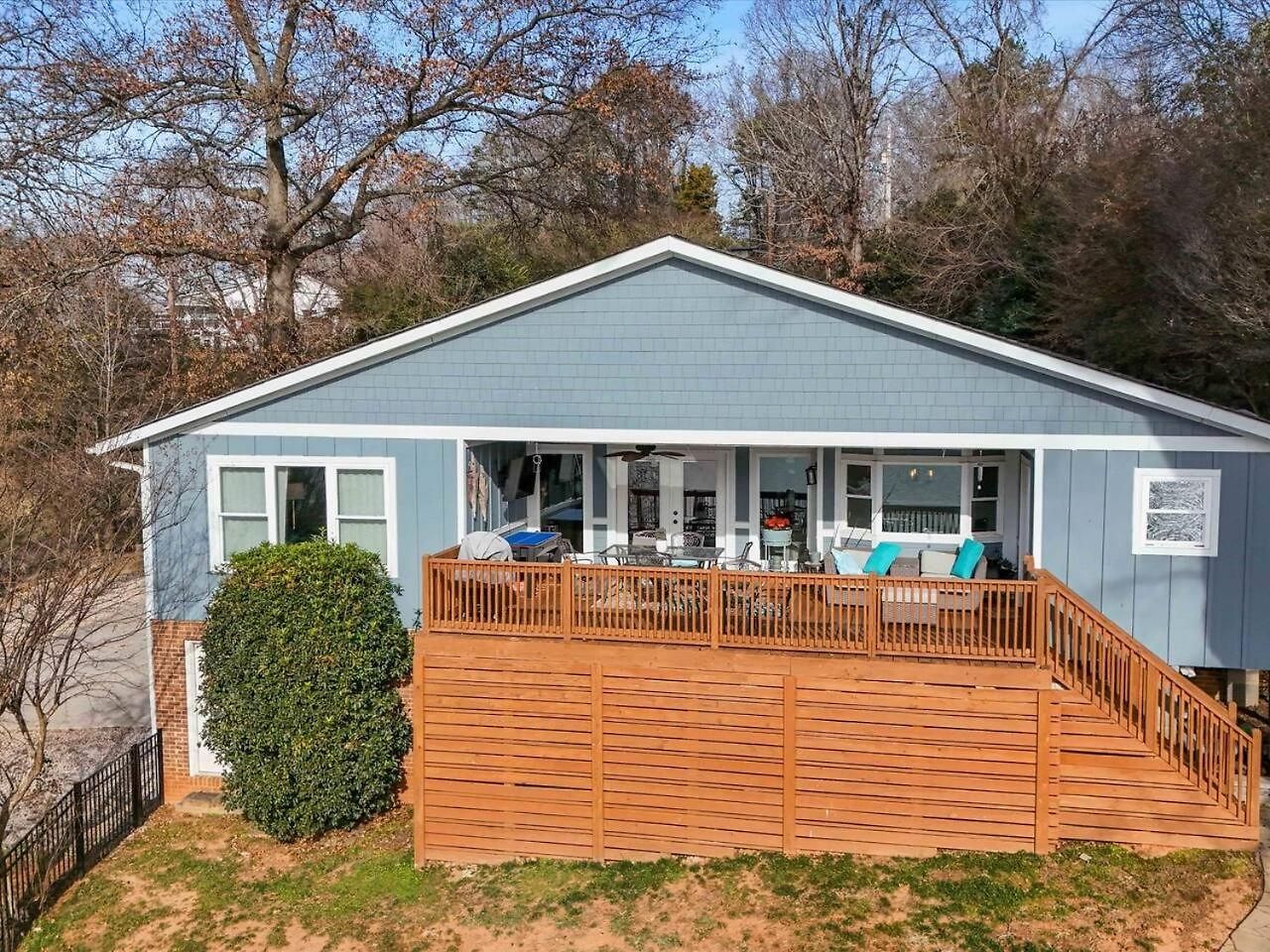 Du - Lakefront Retreat Holiday home