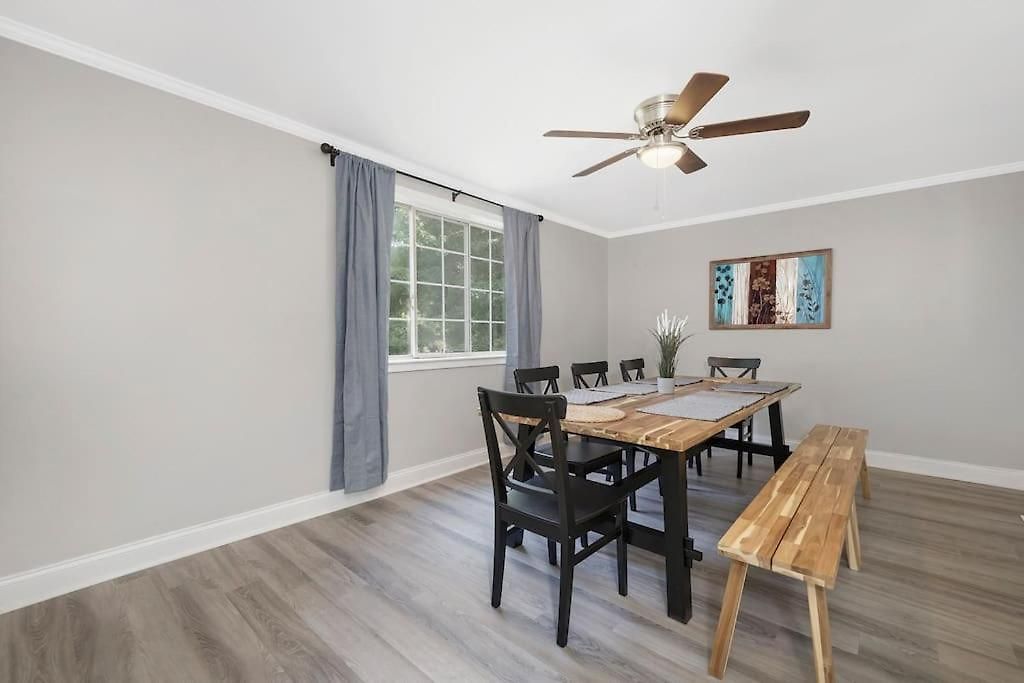 Large Group Paradise - Blocks From Uncc Holiday home Charlotte