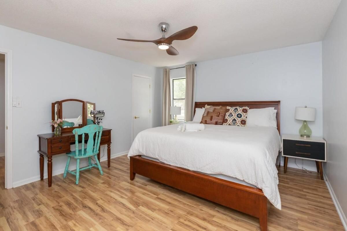 Cozy Single-story Near Pineville Hospital, Games Holiday home