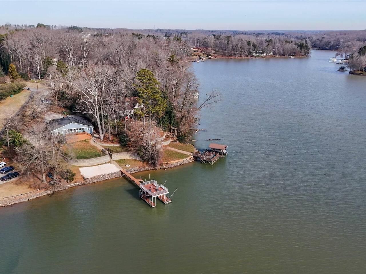 Du - Lakefront Retreat