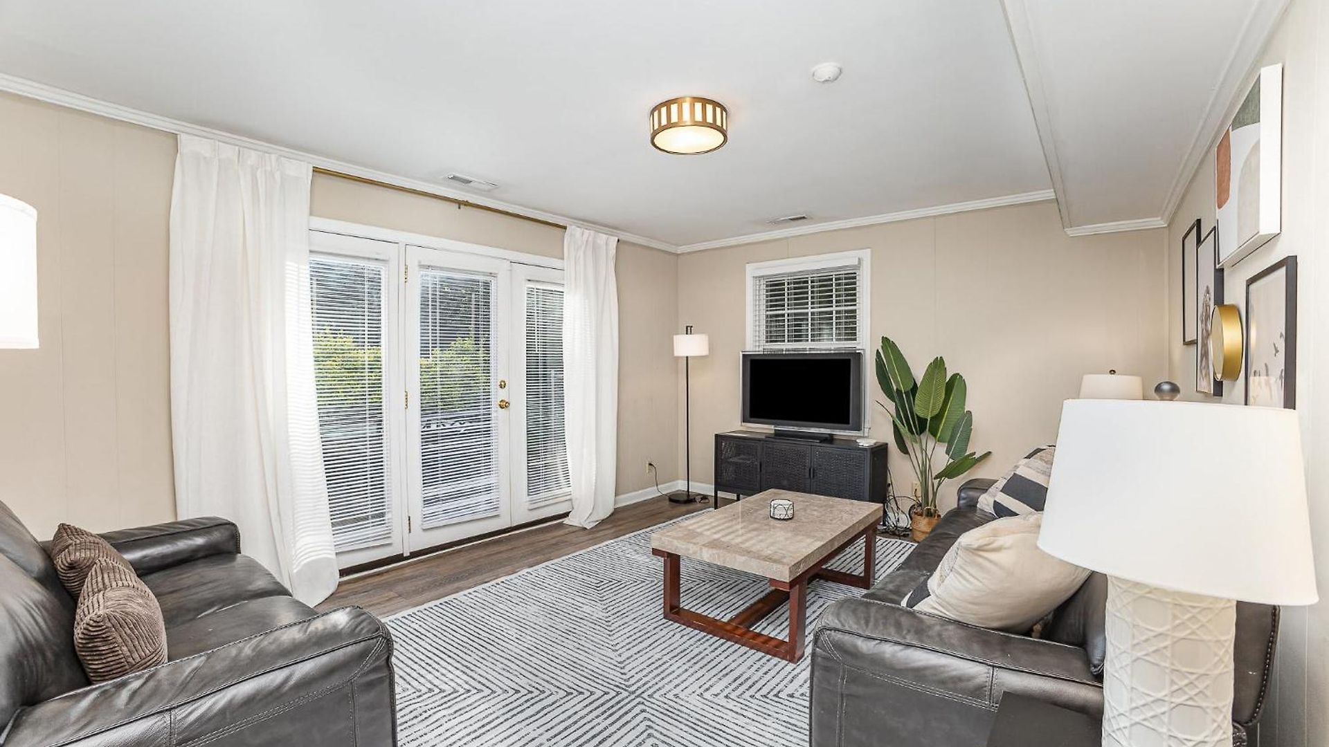 Close 2 Southpark Pet Friendly W Fenced-in Yard Holiday home
