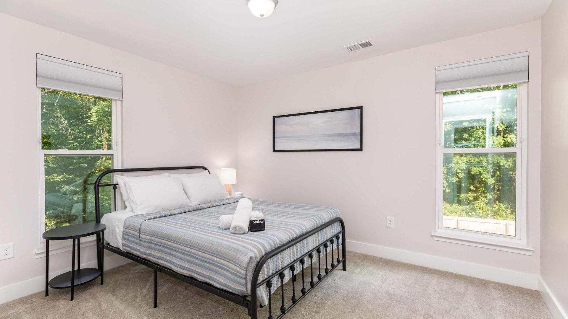 Holiday home New Listing! Sleeps 11 - Fenced In Backyard Charlotte