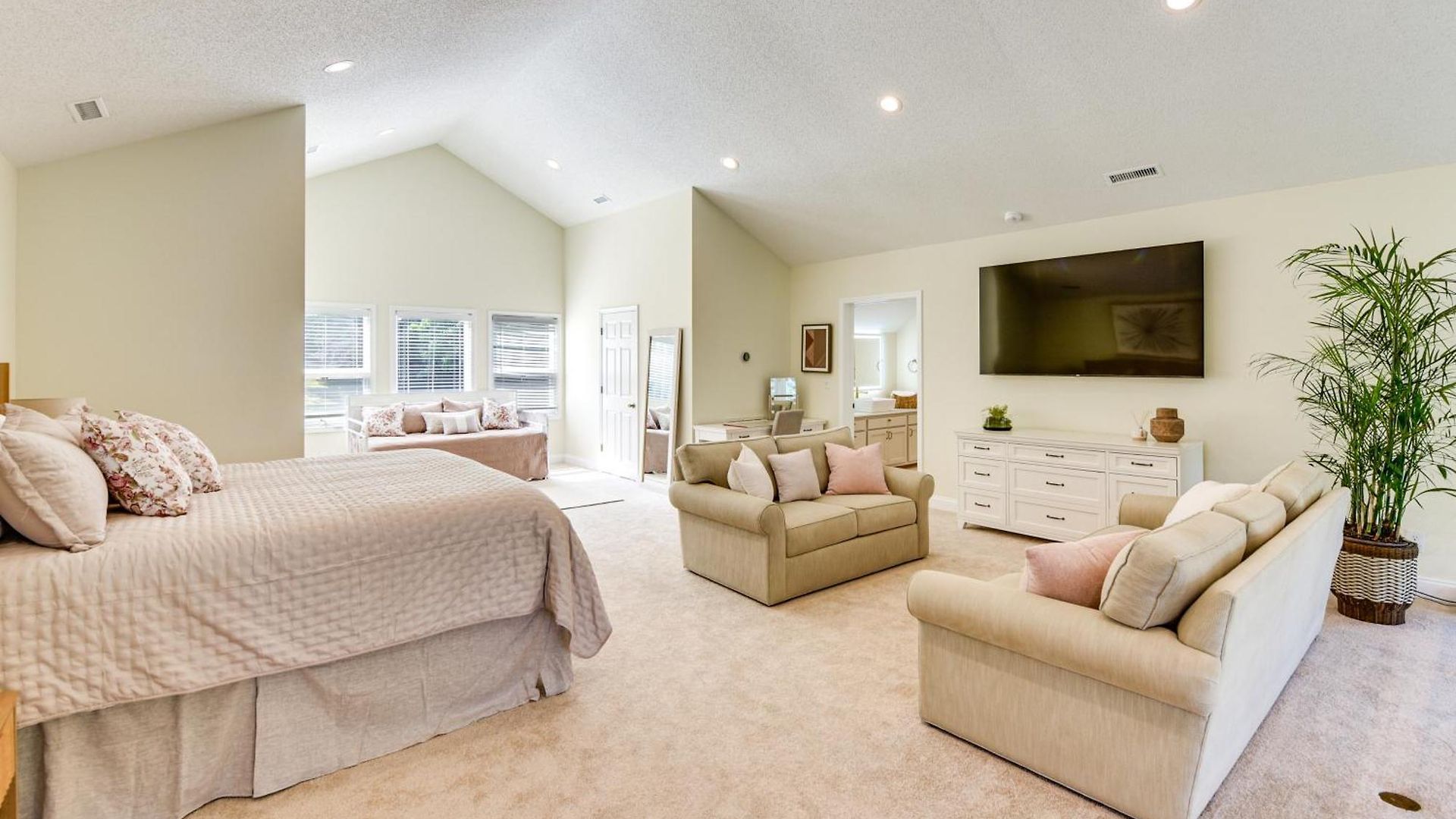 Hot Tub, Dock, Game Room! Stunning Wylie Holiday home