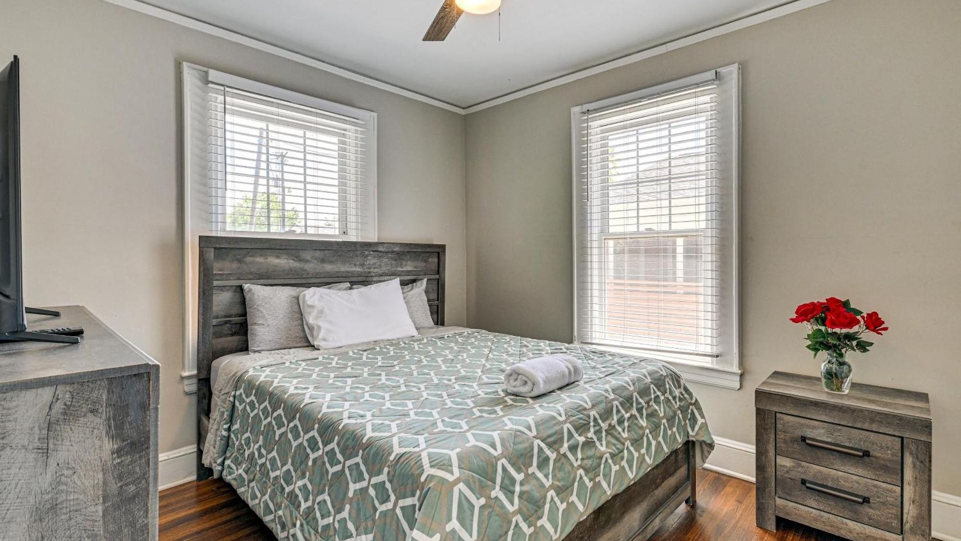 Duplex Close To Uptown And Sports Holiday home