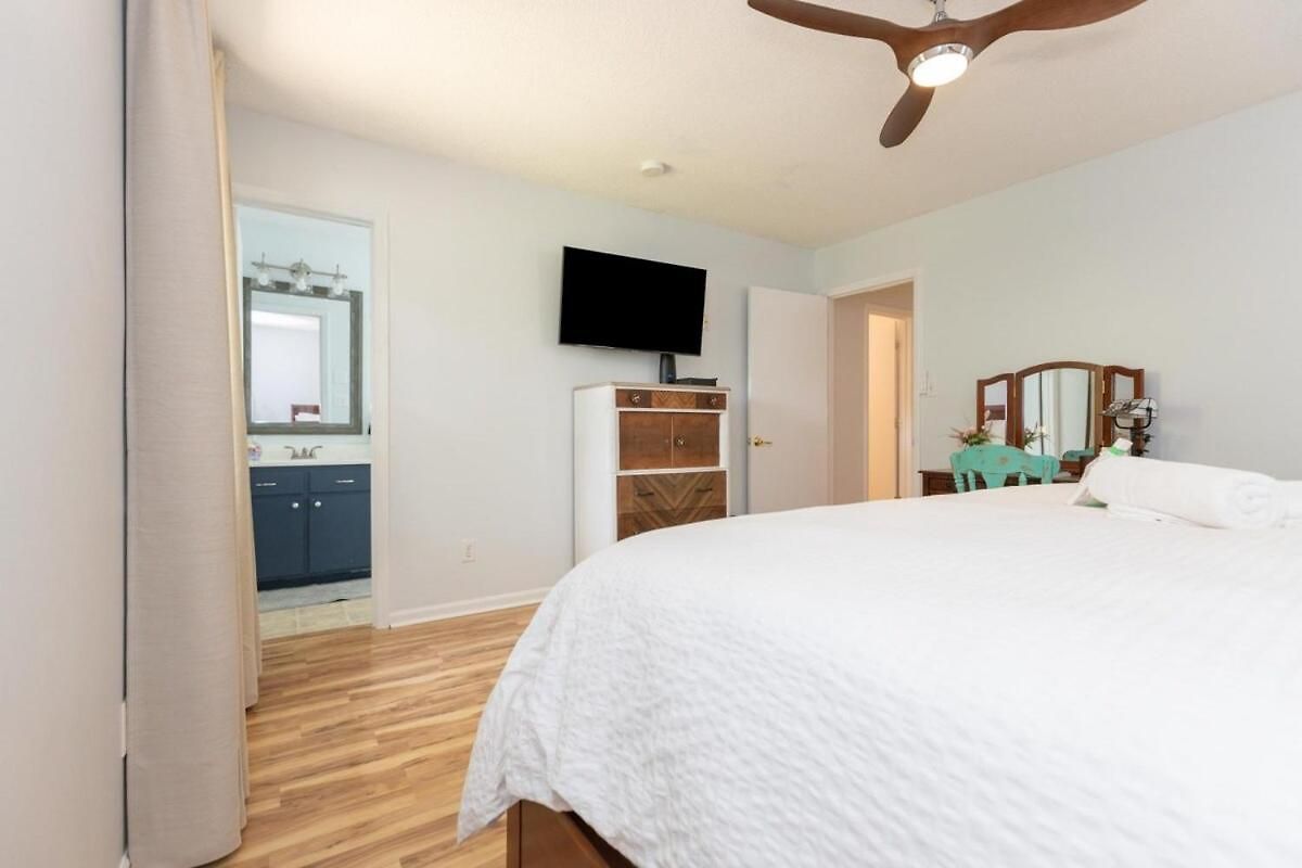 Cozy Single-story Near Pineville Hospital, Games Holiday home