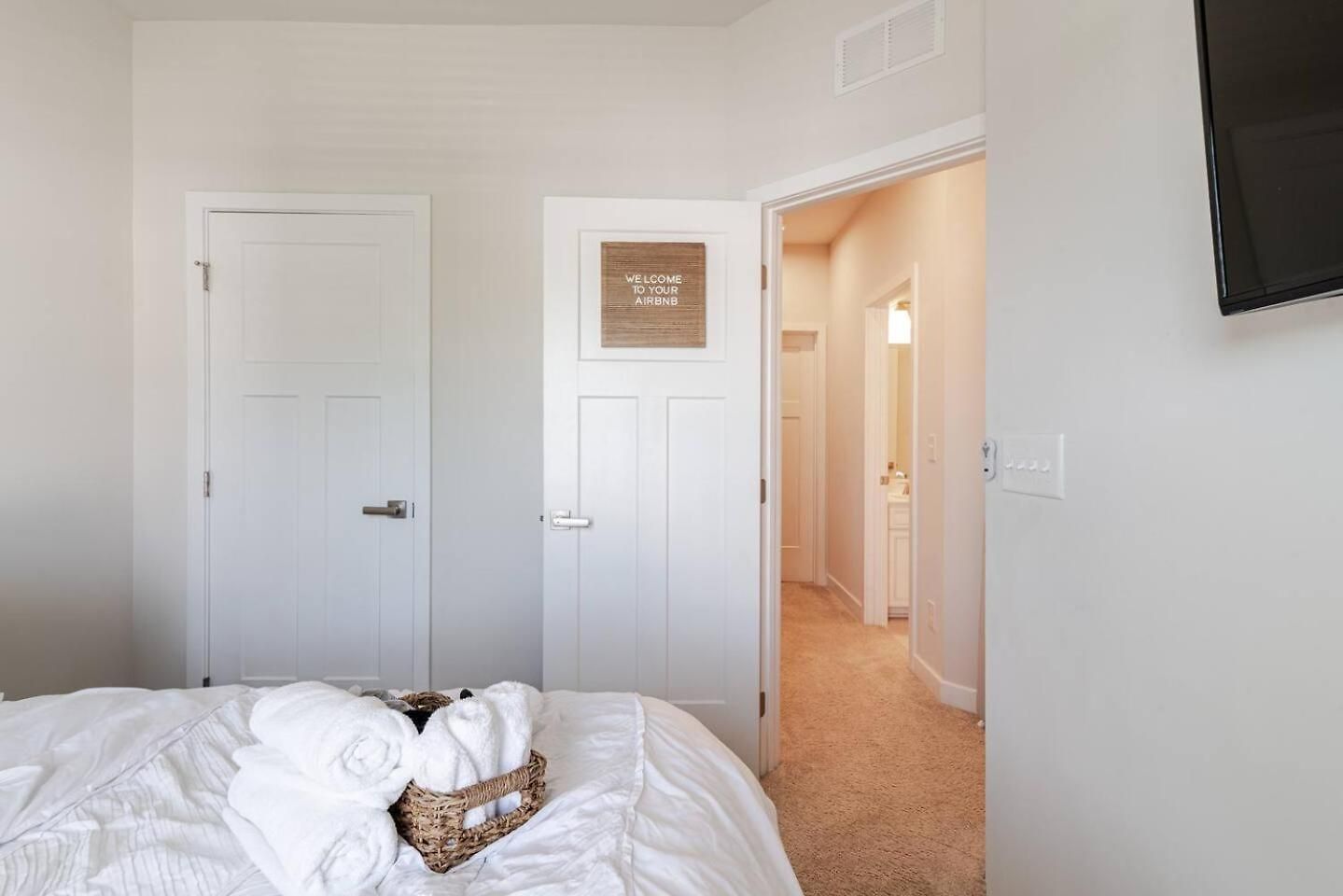 Private In Modern Townhome Homestay Charlotte
