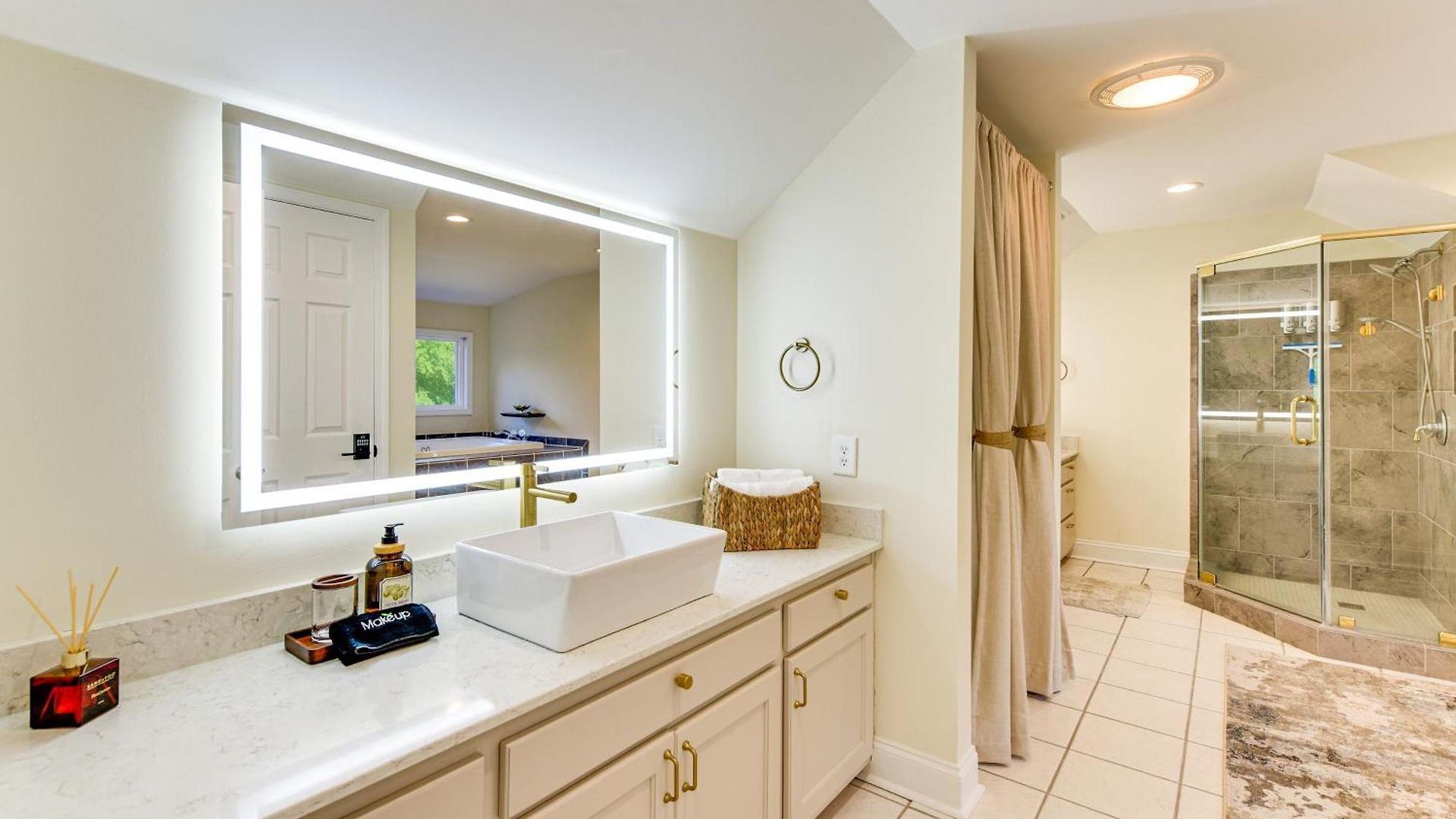 Hot Tub, Dock, Game Room! Stunning Wylie *