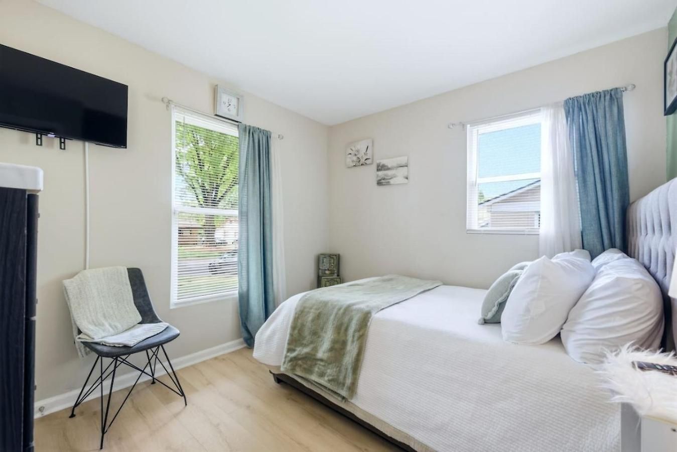 Holiday home Uptown 3br Oasis - Ice Bath, Firepit, Private Yard *