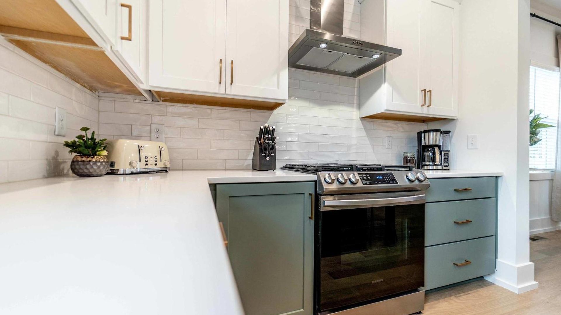 Holiday home New Listing! 3br With King And Fenced In Yard *