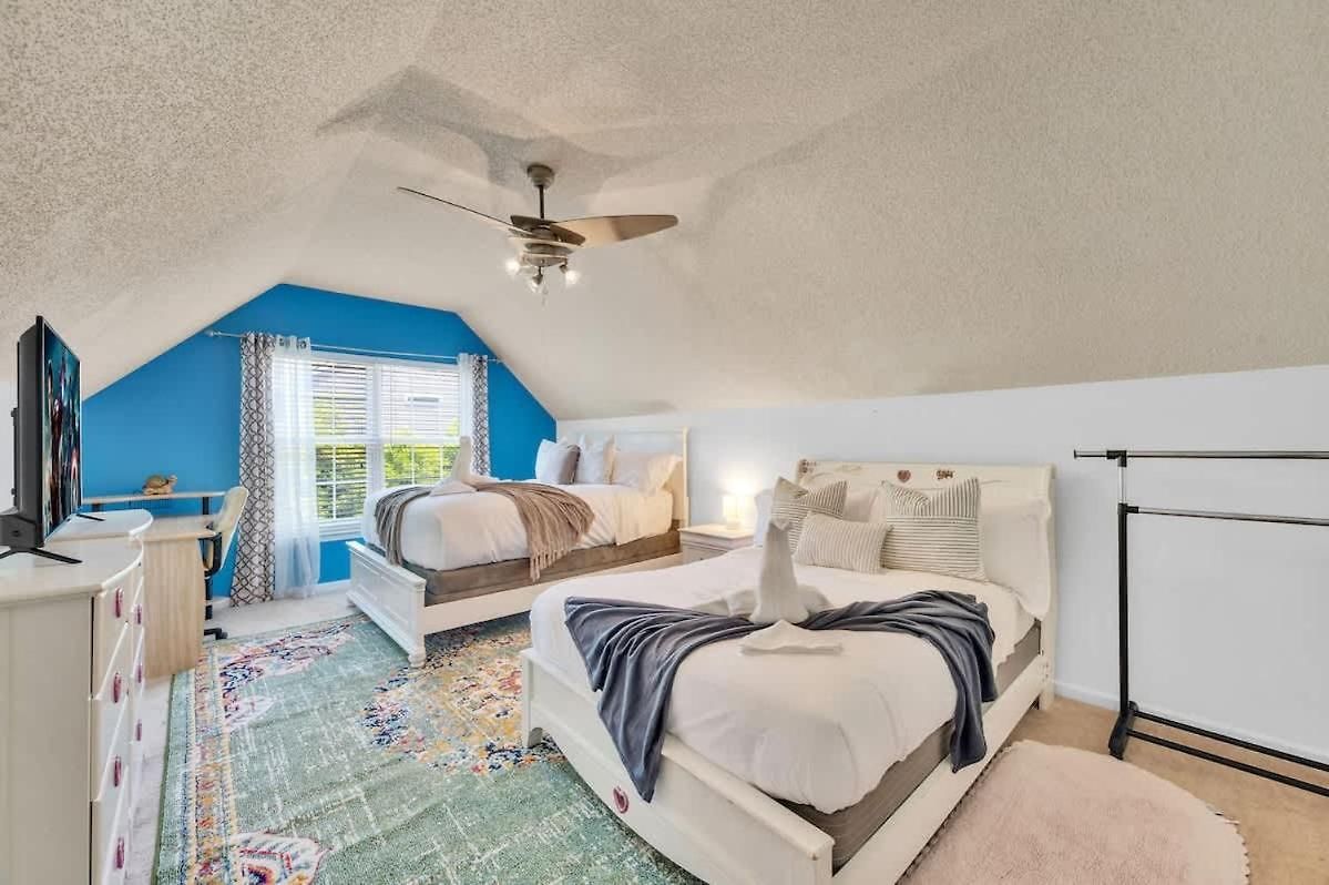 King Bed - Hot Tub - Fenced Yard - Near Carowinds Holiday home *
