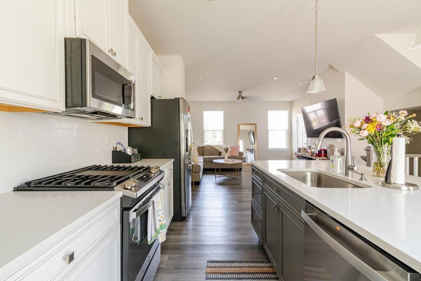 Homestay Private In Modern Townhome