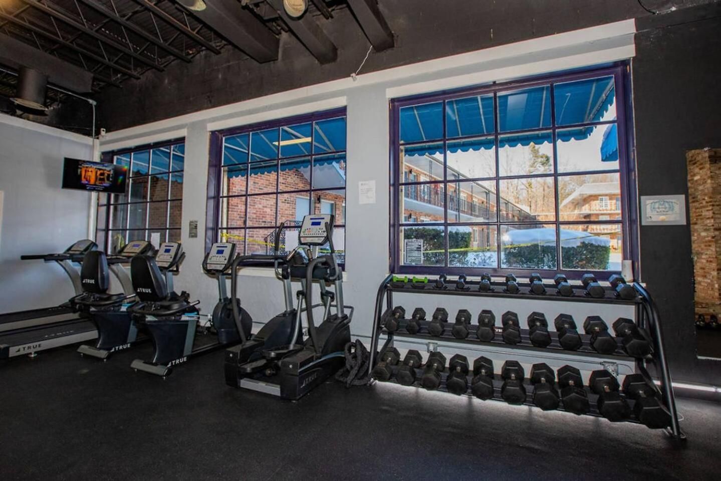 Near Uptown & Minutes To Hospital, Free Wi-fi, Coffee & Gym Holiday home *