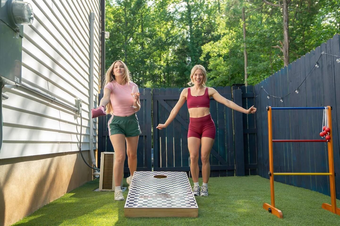 New! Hottub+pickleball+gameroom+movies+golf+games Holiday home Charlotte