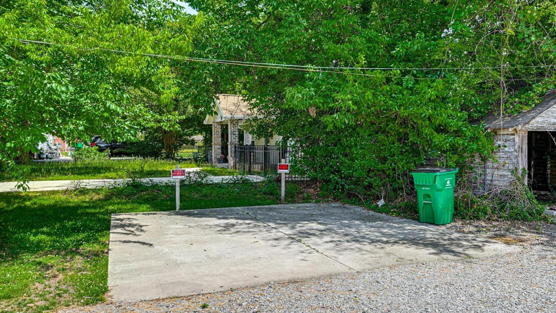 Duplex Close To Uptown And Sports *