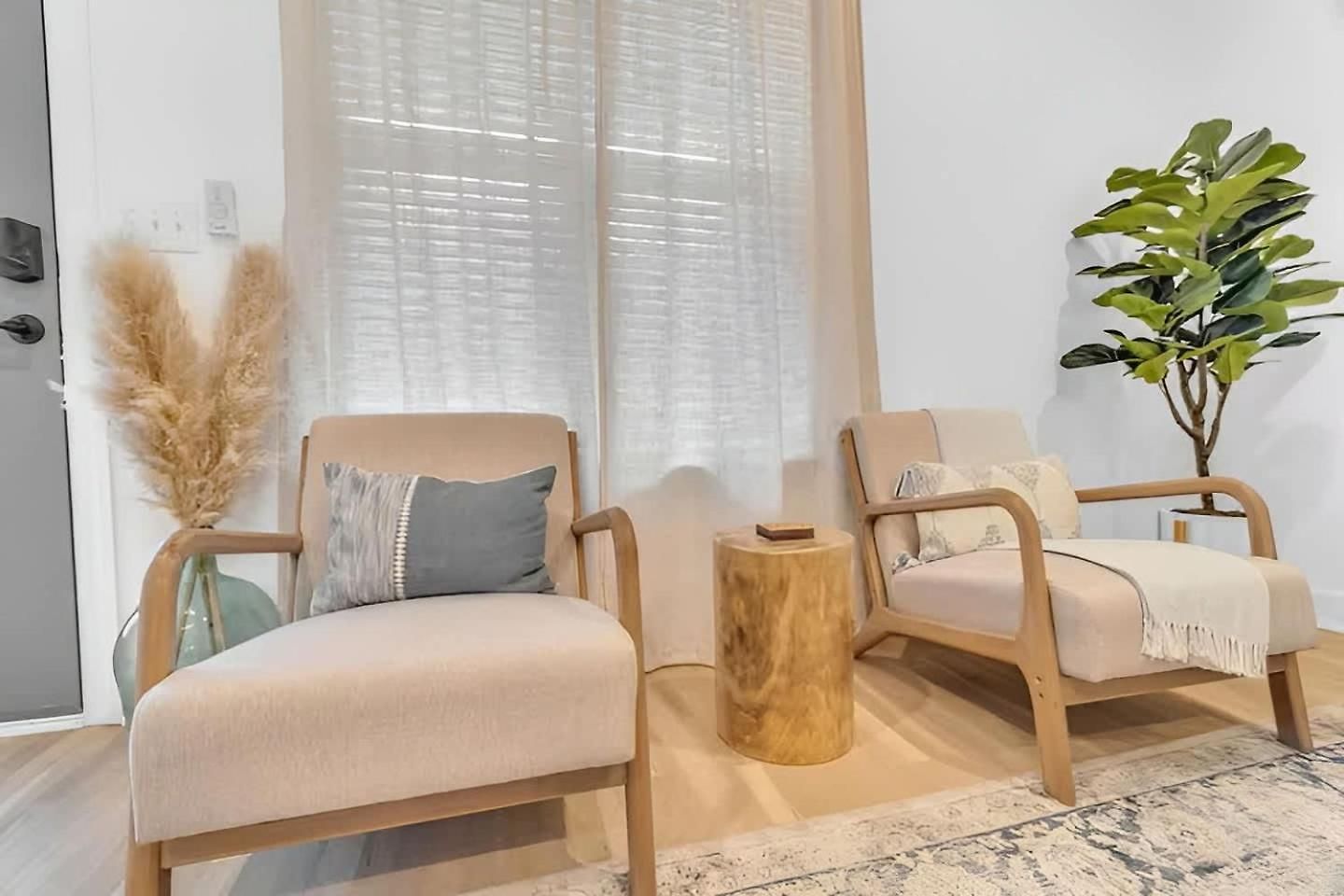 Holiday home Urban Retreat Walk To Stadiums & Uptown, Including Parking & Gym