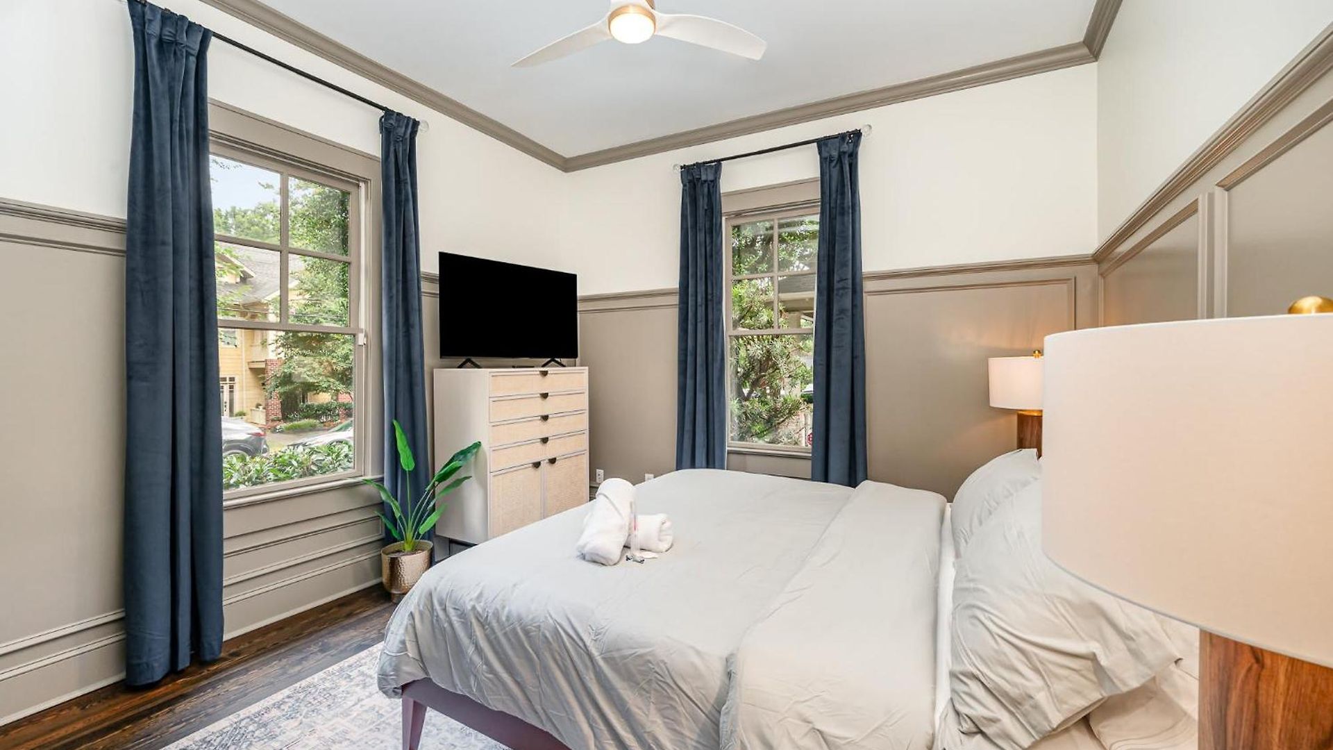 The Ultimate Escape - Midwood Hideaway With Hot Tub, Peloton, Games *