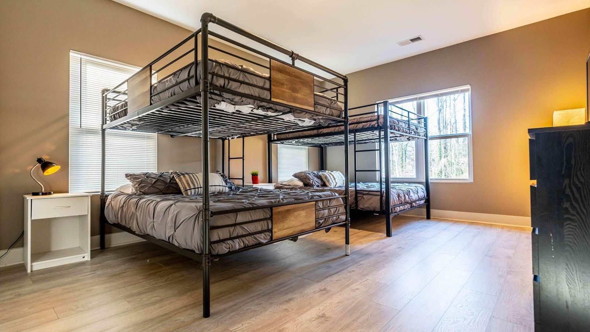 Family-friendly 4br W Bunk Beds & Outdoor Grill Holiday home *
