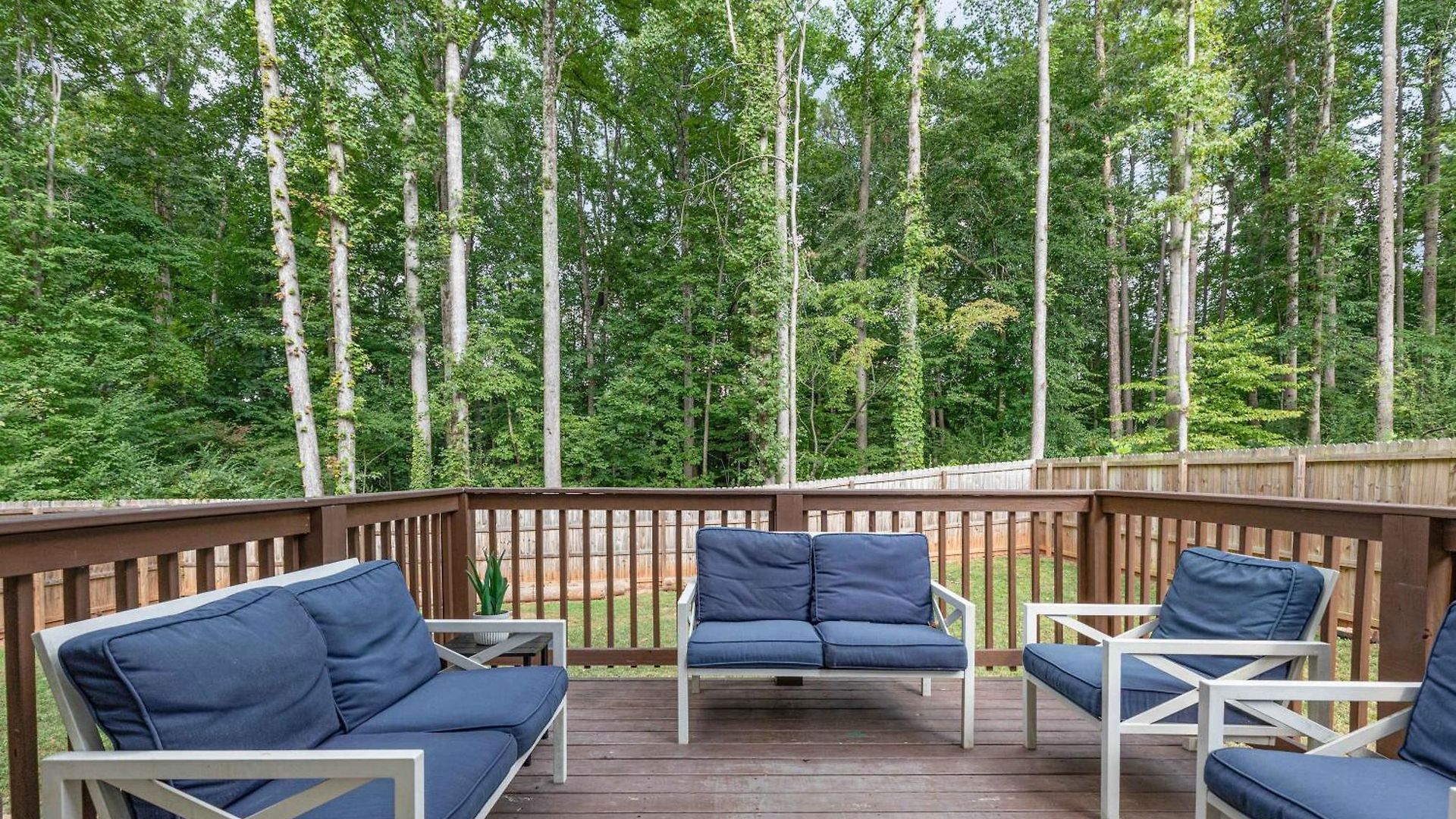 New Listing! Sleeps 11 - Fenced In Backyard Charlotte