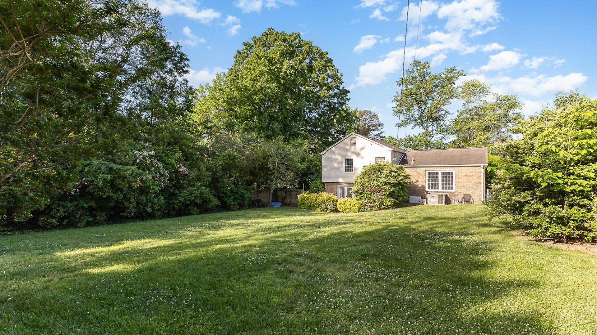 Close 2 Southpark Pet Friendly W Fenced-in Yard