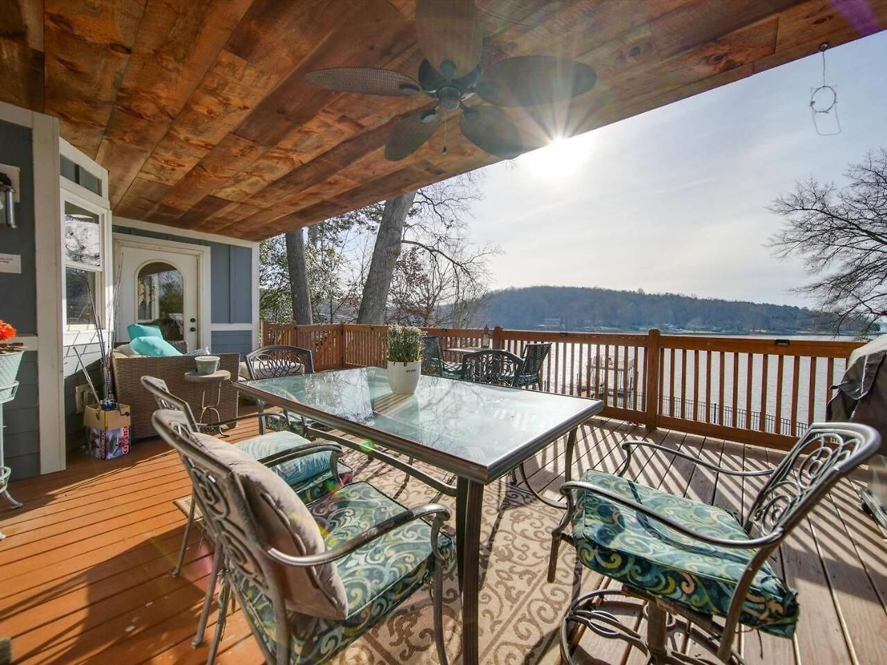 Du - Lakefront Retreat Holiday home *