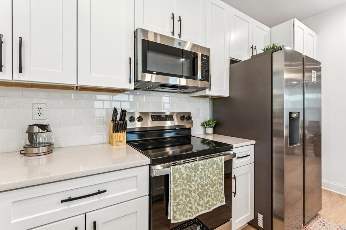 Elegant Near Uptown, Airport & Stadium *