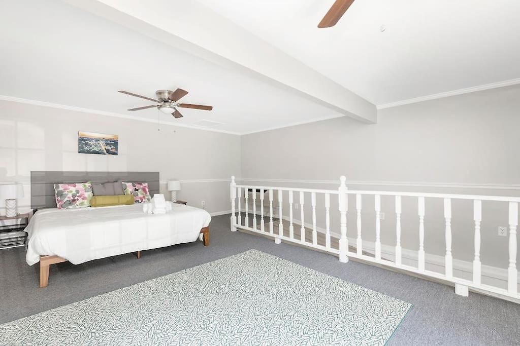 Large Group Paradise - Blocks From Uncc *