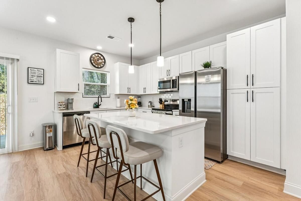 Elegant Near Uptown, Airport & Stadium Holiday home