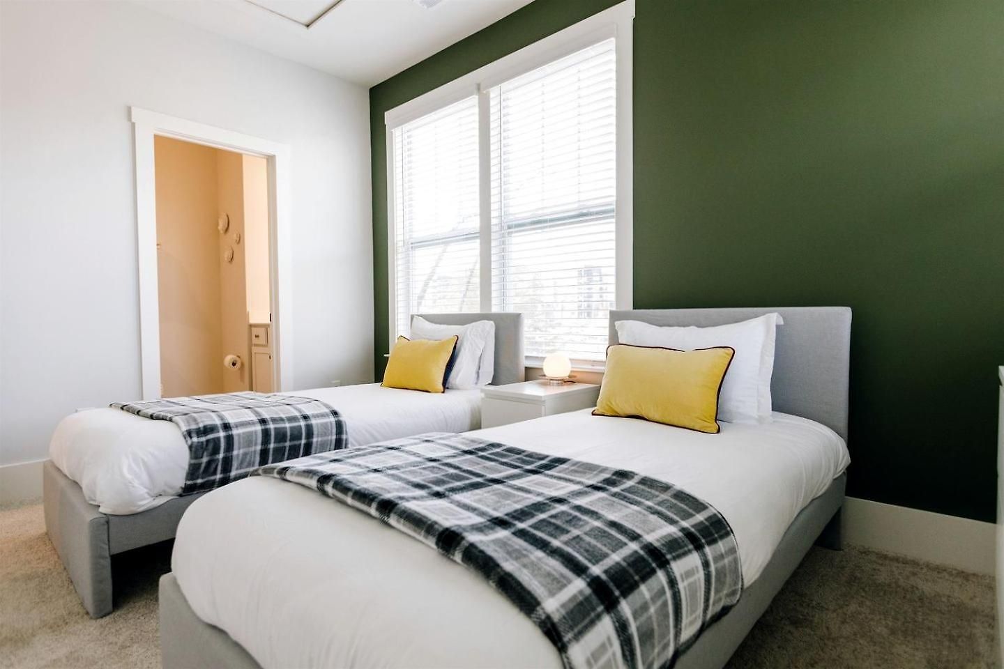 Radiant Urban Vacation Sanctuary Near Catawba River In North Carolina *