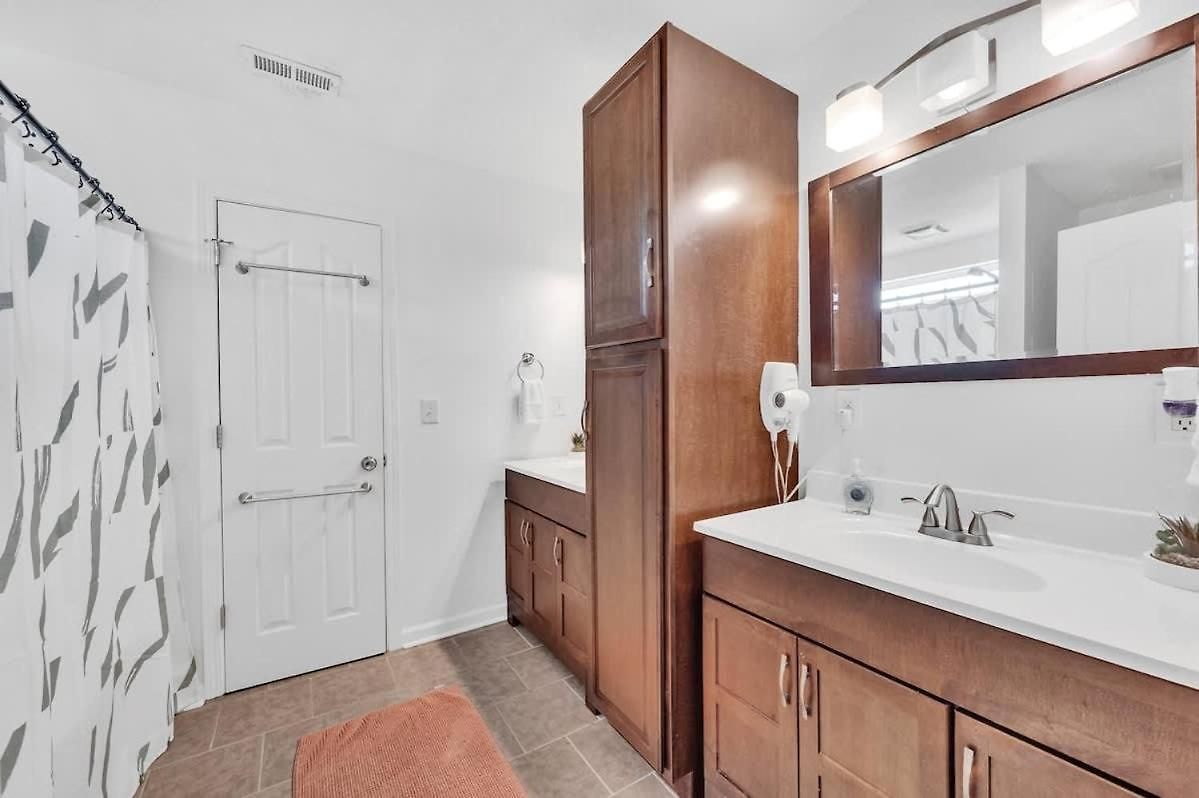 King Bed - Hot Tub - Fenced Yard - Near Carowinds *