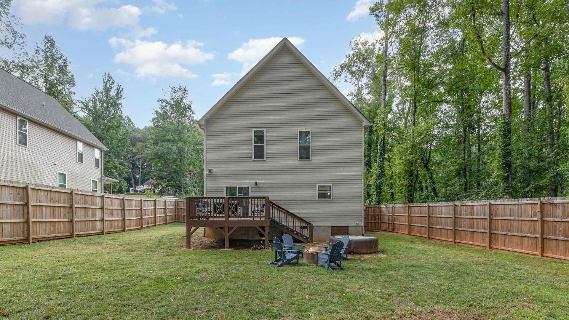 New Listing! Sleeps 11 - Fenced In Backyard Holiday home *