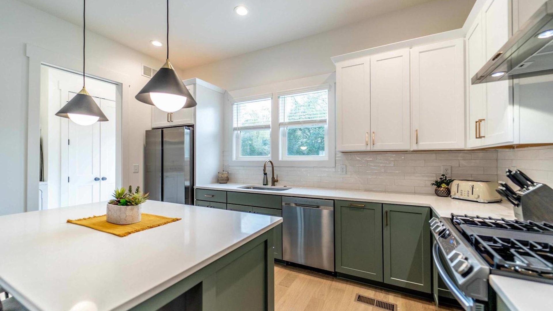 New Listing! 3br With King And Fenced In Yard * Charlotte