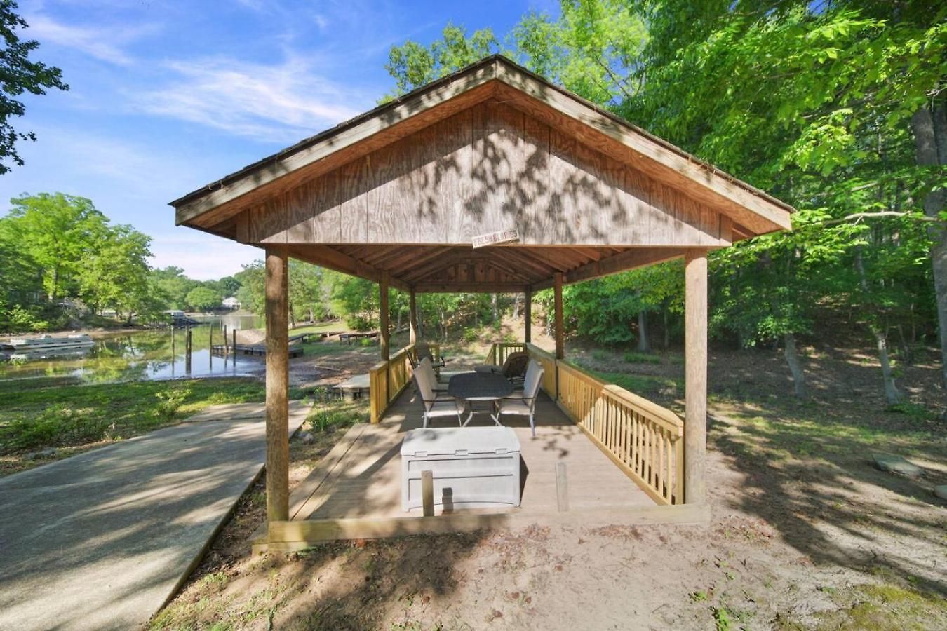 4br Wylie Ollie Private Cove Hot Tub Fire Pit Holiday home Charlotte
