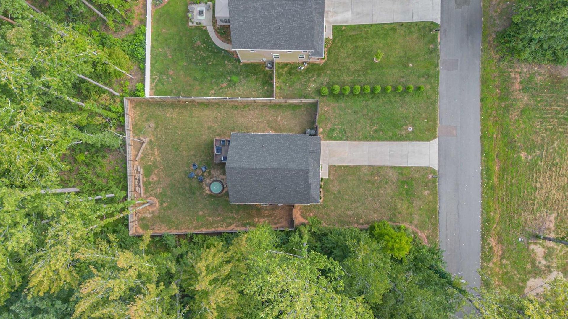 Holiday home New Listing! Sleeps 11 - Fenced In Backyard Charlotte