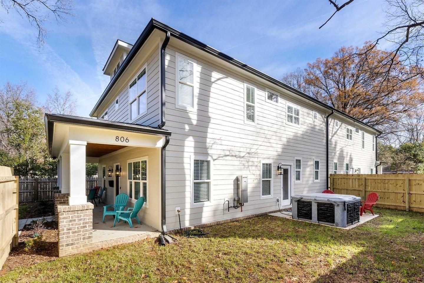 Vibrant Urban Vacation Oasis Near Catawba River In North Carolina Charlotte