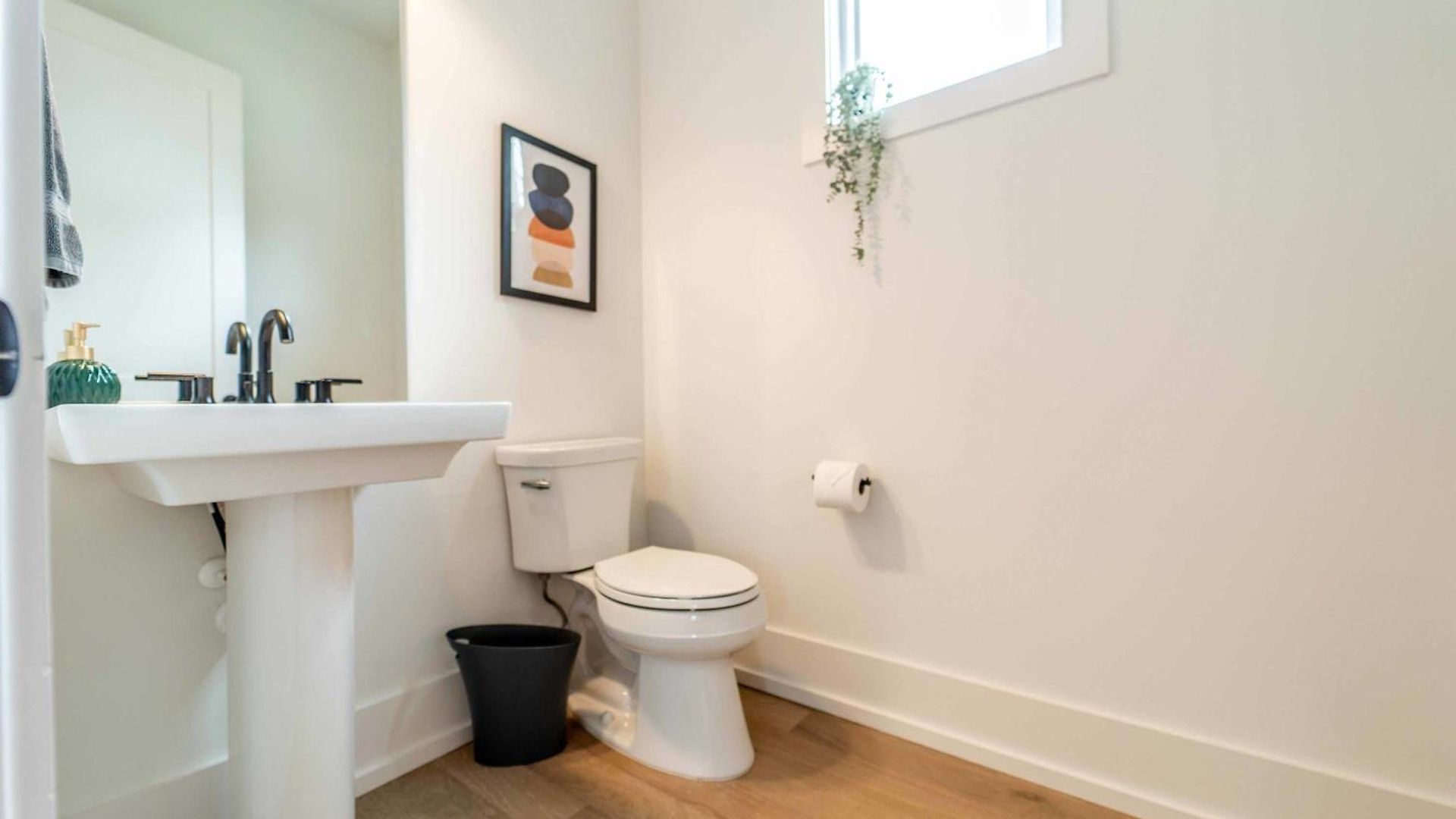 Holiday home New Listing! 3br With King And Fenced In Yard *