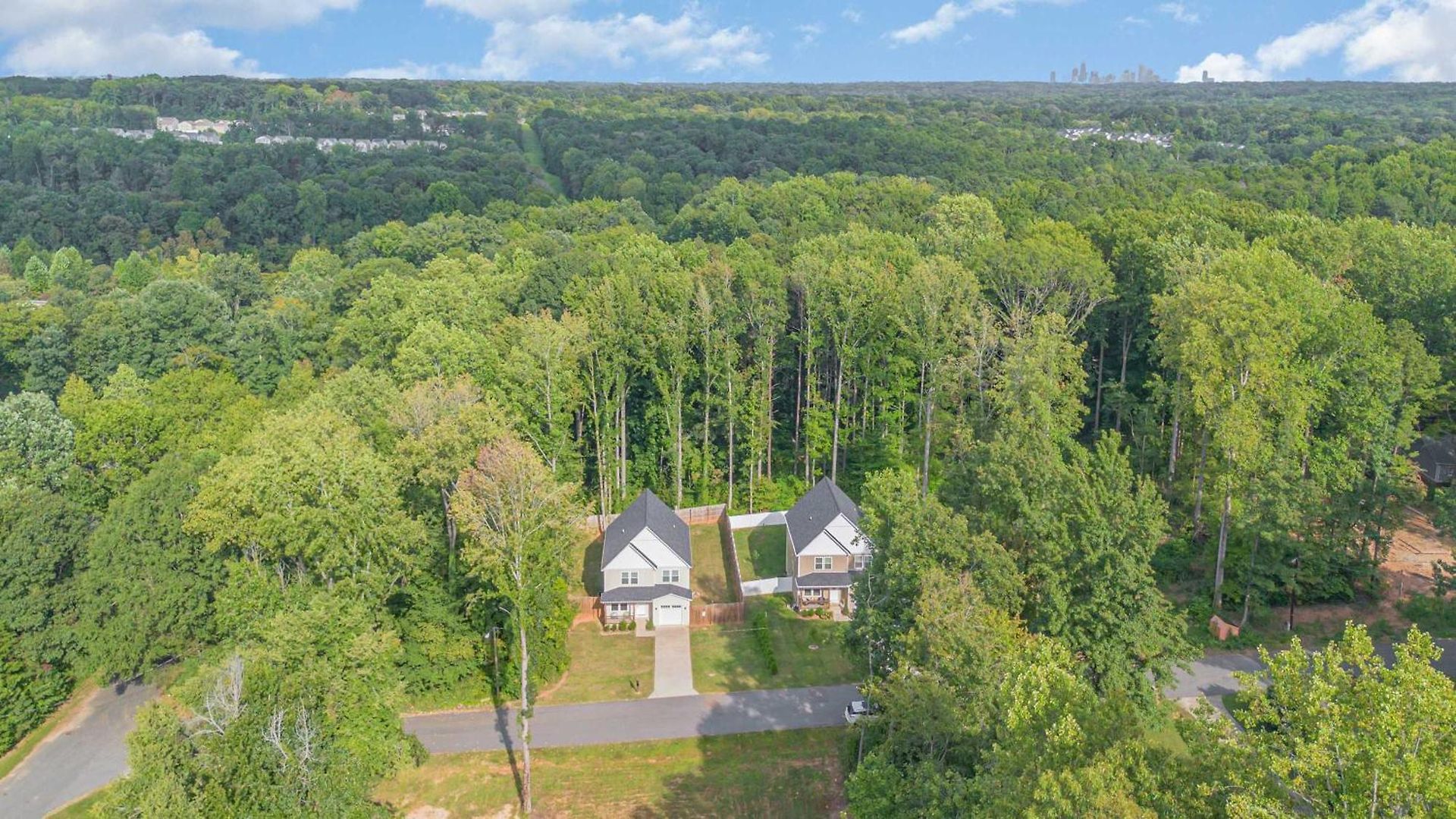 New Listing! Sleeps 11 - Fenced In Backyard