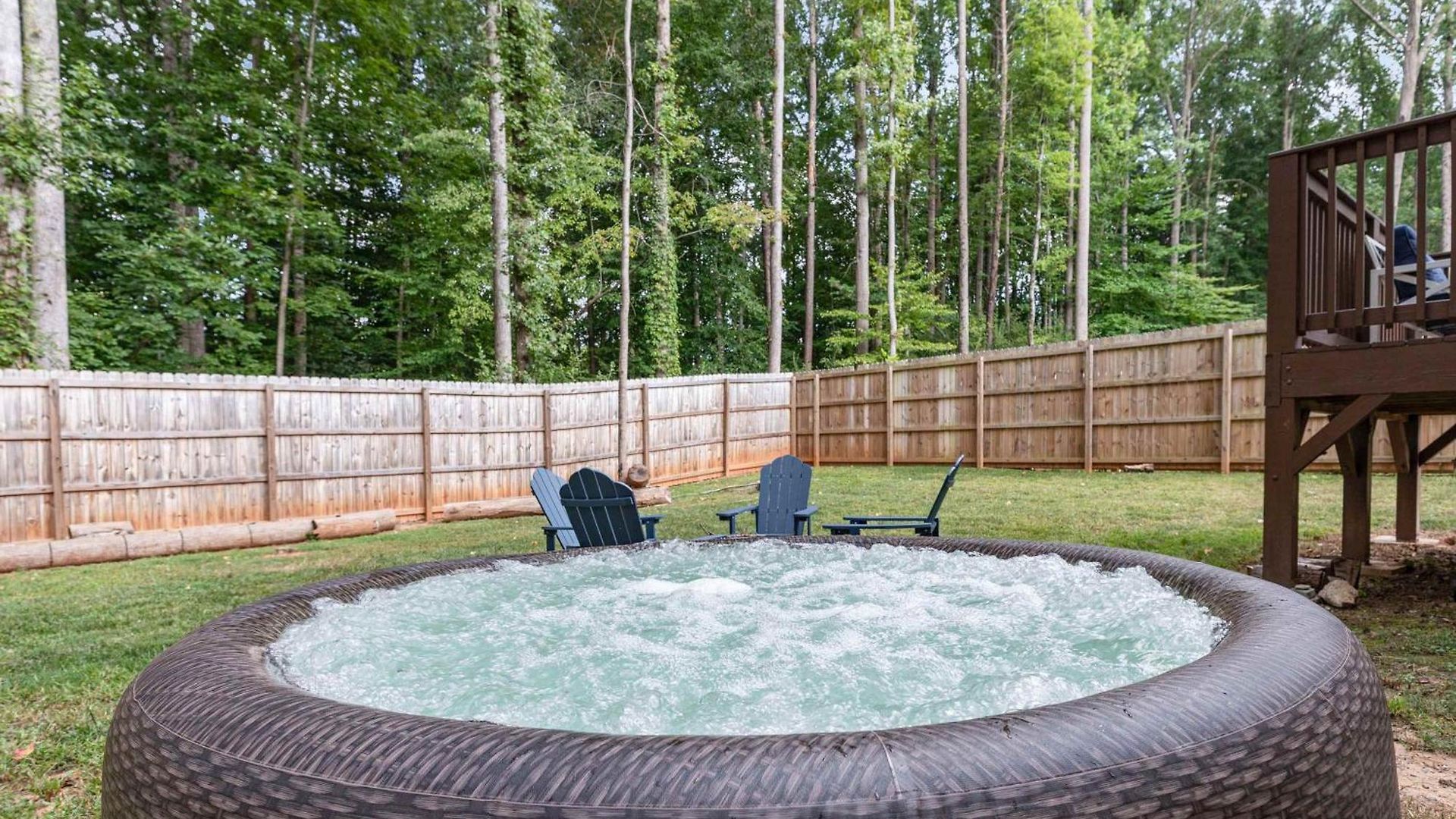 Holiday home New Listing! Sleeps 11 - Fenced In Backyard