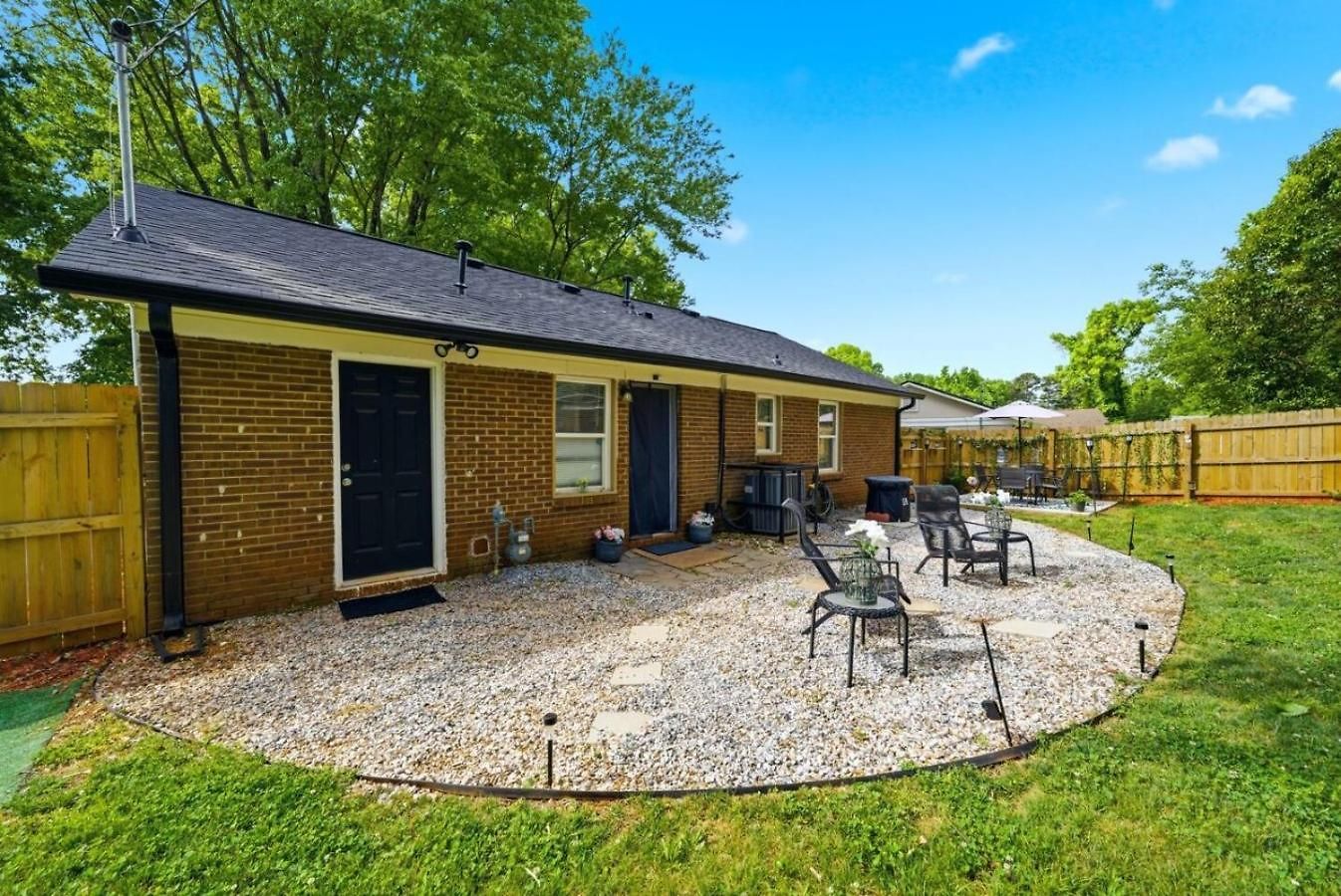 Holiday home Uptown 3br Oasis - Ice Bath, Firepit, Private Yard